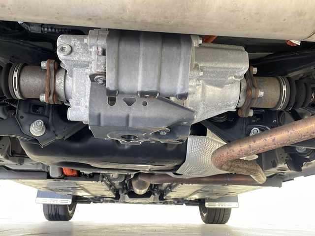 トヨタ ヤリスクロス ハイブリッド Z 栃木県 2021(令3)年 5.9万km ブラックマイカ/ホワイトパールクリスタルシャイン 2トーン 4WD/AC1500W電源/GRマッドガード/純正8インチディスプレイオーディオ/・Apple CarPlay/Android Auto/Bluetooth/USB/Miracast/・フルセグTV/AM/FM/トヨタセーフティセンス/・プリクラッシュセーフティ/・レーントレーシングアシスト/・レーンディパーチャーアラート/・レーダークルーズコントロール/・アダプティブハイビームシステム/・ブラインドスポットモニター/・ロードサインアシスト/コンビネーションシート(合皮)/シートヒーター(D/N席)/ステアリングヒーター/電動パーキングブレーキ(HOLDスイッチ付)/ドライブレコーダー(F/R)/ダウンヒルアシスト/後付けセンターコンソール/LEDヘッドライト/ドアバイザー/カーボン調スカッププレート/カーボン調ドアインナーパネル/純正18インチアルミホイール/スマートキー×2本/社外フロアマット/サイド+カーテンエアバッグ/保証書、取扱説明書