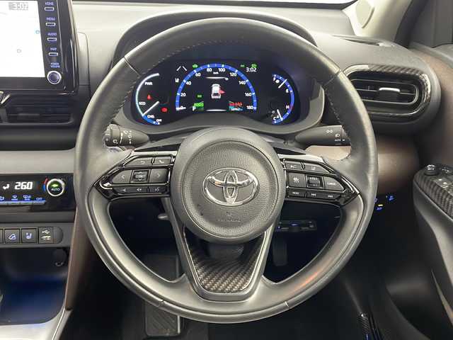 トヨタ ヤリスクロス ハイブリッド Z 栃木県 2021(令3)年 5.9万km ブラックマイカ/ホワイトパールクリスタルシャイン 2トーン 4WD/AC1500W電源/GRマッドガード/純正8インチディスプレイオーディオ/・Apple CarPlay/Android Auto/Bluetooth/USB/Miracast/・フルセグTV/AM/FM/トヨタセーフティセンス/・プリクラッシュセーフティ/・レーントレーシングアシスト/・レーンディパーチャーアラート/・レーダークルーズコントロール/・アダプティブハイビームシステム/・ブラインドスポットモニター/・ロードサインアシスト/コンビネーションシート(合皮)/シートヒーター(D/N席)/ステアリングヒーター/電動パーキングブレーキ(HOLDスイッチ付)/ドライブレコーダー(F/R)/ダウンヒルアシスト/後付けセンターコンソール/LEDヘッドライト/ドアバイザー/カーボン調スカッププレート/カーボン調ドアインナーパネル/純正18インチアルミホイール/スマートキー×2本/社外フロアマット/サイド+カーテンエアバッグ/保証書、取扱説明書