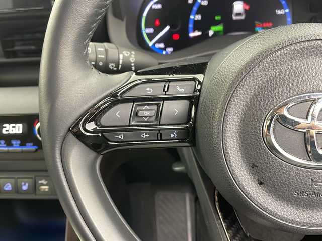 トヨタ ヤリスクロス ハイブリッド Z 栃木県 2021(令3)年 5.9万km ブラックマイカ/ホワイトパールクリスタルシャイン 2トーン 4WD/AC1500W電源/GRマッドガード/純正8インチディスプレイオーディオ/・Apple CarPlay/Android Auto/Bluetooth/USB/Miracast/・フルセグTV/AM/FM/トヨタセーフティセンス/・プリクラッシュセーフティ/・レーントレーシングアシスト/・レーンディパーチャーアラート/・レーダークルーズコントロール/・アダプティブハイビームシステム/・ブラインドスポットモニター/・ロードサインアシスト/コンビネーションシート(合皮)/シートヒーター(D/N席)/ステアリングヒーター/電動パーキングブレーキ(HOLDスイッチ付)/ドライブレコーダー(F/R)/ダウンヒルアシスト/後付けセンターコンソール/LEDヘッドライト/ドアバイザー/カーボン調スカッププレート/カーボン調ドアインナーパネル/純正18インチアルミホイール/スマートキー×2本/社外フロアマット/サイド+カーテンエアバッグ/保証書、取扱説明書