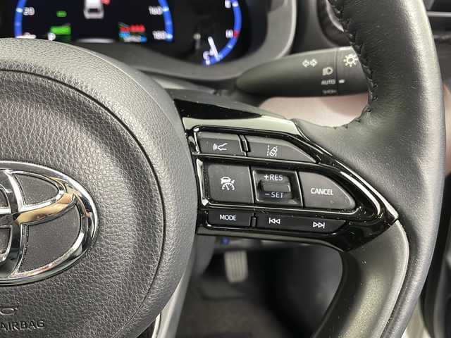 トヨタ ヤリスクロス ハイブリッド Z 栃木県 2021(令3)年 5.9万km ブラックマイカ/ホワイトパールクリスタルシャイン 2トーン 4WD/AC1500W電源/GRマッドガード/純正8インチディスプレイオーディオ/・Apple CarPlay/Android Auto/Bluetooth/USB/Miracast/・フルセグTV/AM/FM/トヨタセーフティセンス/・プリクラッシュセーフティ/・レーントレーシングアシスト/・レーンディパーチャーアラート/・レーダークルーズコントロール/・アダプティブハイビームシステム/・ブラインドスポットモニター/・ロードサインアシスト/コンビネーションシート(合皮)/シートヒーター(D/N席)/ステアリングヒーター/電動パーキングブレーキ(HOLDスイッチ付)/ドライブレコーダー(F/R)/ダウンヒルアシスト/後付けセンターコンソール/LEDヘッドライト/ドアバイザー/カーボン調スカッププレート/カーボン調ドアインナーパネル/純正18インチアルミホイール/スマートキー×2本/社外フロアマット/サイド+カーテンエアバッグ/保証書、取扱説明書