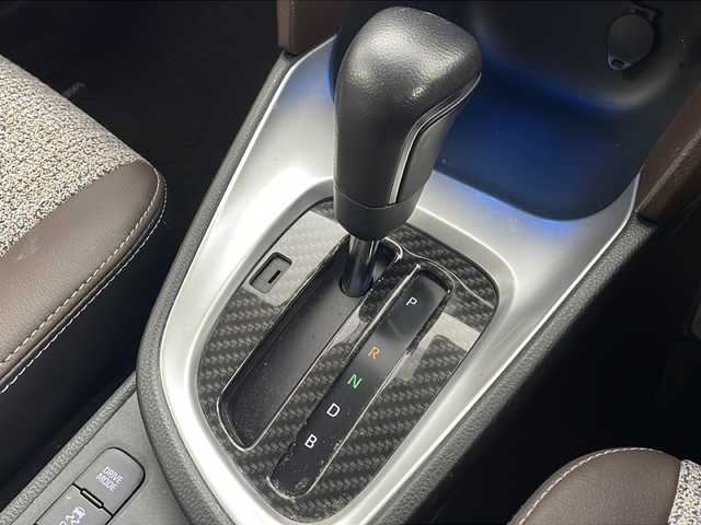 トヨタ ヤリスクロス ハイブリッド Z 栃木県 2021(令3)年 5.9万km ブラックマイカ/ホワイトパールクリスタルシャイン 2トーン 4WD/AC1500W電源/GRマッドガード/純正8インチディスプレイオーディオ/・Apple CarPlay/Android Auto/Bluetooth/USB/Miracast/・フルセグTV/AM/FM/トヨタセーフティセンス/・プリクラッシュセーフティ/・レーントレーシングアシスト/・レーンディパーチャーアラート/・レーダークルーズコントロール/・アダプティブハイビームシステム/・ブラインドスポットモニター/・ロードサインアシスト/コンビネーションシート(合皮)/シートヒーター(D/N席)/ステアリングヒーター/電動パーキングブレーキ(HOLDスイッチ付)/ドライブレコーダー(F/R)/ダウンヒルアシスト/後付けセンターコンソール/LEDヘッドライト/ドアバイザー/カーボン調スカッププレート/カーボン調ドアインナーパネル/純正18インチアルミホイール/スマートキー×2本/社外フロアマット/サイド+カーテンエアバッグ/保証書、取扱説明書