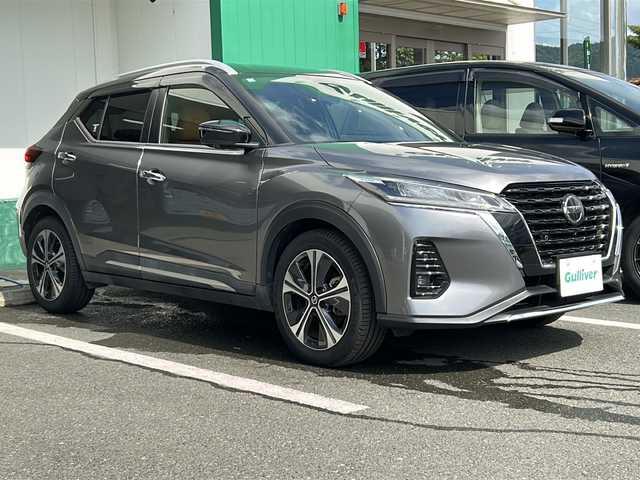 日産 キックス X ツートーンインテリアED 京都府 2020(令2)年 7.9万km ダークメタルグレー/ピュアブラック 2トーン 純正SDナビ/　AM FM CD DVD Bluetooth SD/フルセグTV/ビルトインETC/前方ドライブレコーダー/LEDオートヘッドライト/デジタルインナーミラー/シートヒーター(前席)/純正17インチアルミホイール/スマートキー2本/エマージェンシーブレーキ/プロパイロット/アラウンドビューモニター/黒/橙レザーシート