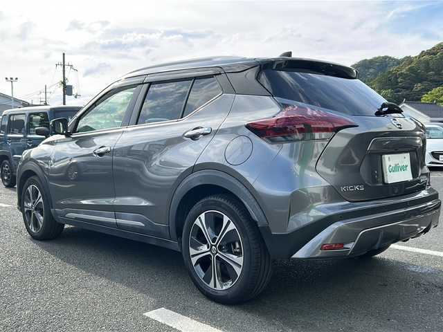 日産 キックス X ツートーンインテリアED 京都府 2020(令2)年 7.9万km ダークメタルグレー/ピュアブラック 2トーン 純正SDナビ/　AM FM CD DVD Bluetooth SD/フルセグTV/ビルトインETC/前方ドライブレコーダー/LEDオートヘッドライト/デジタルインナーミラー/シートヒーター(前席)/純正17インチアルミホイール/スマートキー2本/エマージェンシーブレーキ/プロパイロット/アラウンドビューモニター/黒/橙レザーシート
