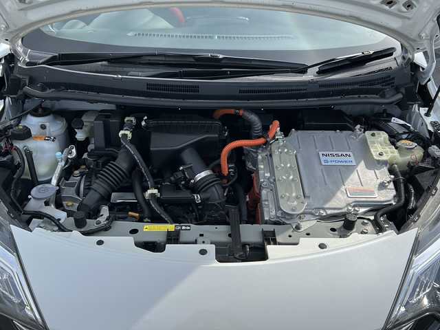 日産 ノート e－パワー ニスモ 山口県 2019(令1)年 6.1万km ブリリアントホワイトパール 純正SDナビ【MM319D‐W】/　Bluetooth、CD、DVD、フルセグテレビ、FM・AMラジオ/バックカメラ/ETC2.0/レーダークルーズコントロール/ドライブレコーダー【DJ4-D】/社外車高調TEIN/社外17インチアルミホイール/純正フロアマット/プッシュスタート/スマートキー/スペアキー/純正ハンドルカバー/レーンキープアシスト/エマージェンシーブレーキ
