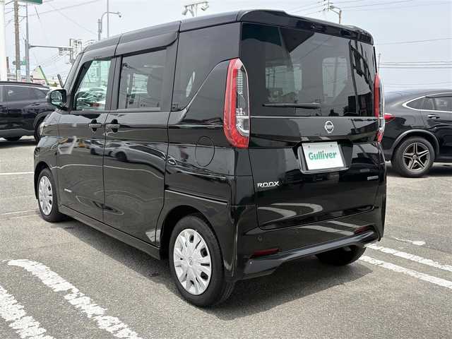日産 ルークス X 徳島県 2023(令5)年 1.8万km ブラック 純正ディスプレイオーディオ/バック・全方位カメラ/インテリジェントルームミラー/ETC/コーナーセンサー/片側パワースライド/ハンズフリードア/スマートキー/エマージェンシーブレーキ/プッシュスタート/LEDオートライト/アイドリングストップ/Bluetooth接続/エコモード/純正ドアバイザー/純正フロアマット