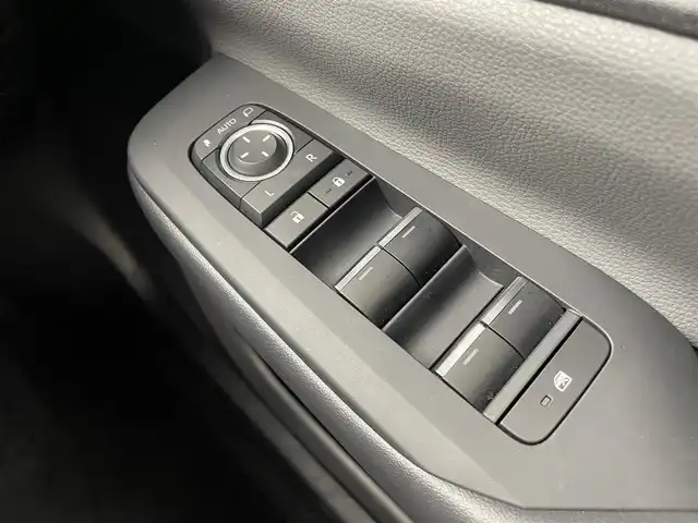 トヨタ プリウス Z 茨城県 2023(令5)年 2.9万km アティチュードブラックマイカ 純正ナビ/フルセグ再生可/HDMI/ステアリングヒーター/TOYOTA　Safety Sense/・プリクラッシュセーフティ/・レーントレーシングアシスト/・レーンディパーチャーアラート/・レーダークルーズコントロール/・アダプティブハイビームシステム/・ロードサインアシスト/・ドライバー異常時対応システム/・プロアクティブドライビングアシスト/・発進遅れ告知機能/・レーンチェンジアシスト/ハーフレザーシート/シートヒーター/エアーシート/ワイヤレスチャージャー