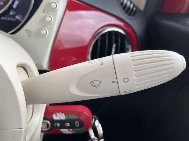 フィアット ５００ ツインエア ラウンジ 高知県 2020(令2)年 4.2万km パソドプレレッド 純正ディスプレイオーディオ/・Bluetooth/・AppleCarPlay/・USB/・AM/FM/サンルーフ/純正１５インチアルミホイール/後方コーナーセンサー/ETC/社外カバナシートカバー/前後ドライブレコーダー/純正フロアマット/MTモード付AT