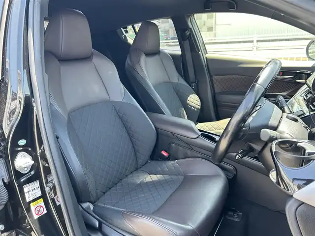 トヨタ Ｃ－ＨＲ G LEDエディション 群馬県 2017(平29)年 5.1万km ブラックマイカ 純正SDナビ/（CD/DVD/SD/Bluetooth/MSV）/フルセグテレビ/バックカメラ/セーフティセンスP/・プリクラッシュセーフティシステム/・レーンディパーチャーアラート/・オートマチックハイビーム/・レーダークルーズコントロール/ブラインドスポットモニター/クリアランスソナー/バックソナー/オートブレーキホールド/ハーフレザーシート/快適温熱シート/ドライブレコーダー/LEDヘッドランプ/シーケンシャルターンランプ/純正18インチアルミホイール/純正フロアマット/ドアバイザー