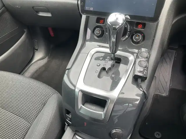 プジョー ５００８ シエロ 滋賀県 2016(平28)年 7.3万km 紺Ｍ 7人乗り/パノラミックルーフ/パナソニックフローティング9インチナビ/Bluetooth、DVD、CD、フルセグテレビ/バックカメラ/ドライブレコーダー（ナビ連動）/ETC/クルーズコントロール/HIDヘッドライト/ルーフレール/カロッツェリアサブウーファー/電子パーキング/取扱説明書/保証書