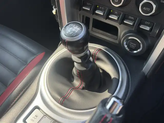 トヨタ ８６ GT 徳島県 2015(平27)年 2.9万km オレンジメタリック ケンウッドメモリナビ　MDVーZ701W/(AM.FM.CD.BT.TV)/クルーズコントロール/純正アルミホイール/ＨＩＤヘッドライト/純正フロアマット/前方ドライブレコーダー MDVーZ701W/オートライト/オートエアコン/６速マニュアル/プッシュスタート