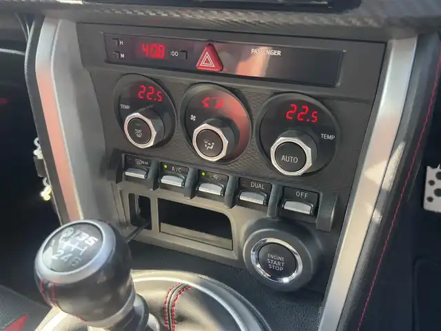 トヨタ ８６ GT 徳島県 2015(平27)年 2.9万km オレンジメタリック ケンウッドメモリナビ　MDVーZ701W/(AM.FM.CD.BT.TV)/クルーズコントロール/純正アルミホイール/ＨＩＤヘッドライト/純正フロアマット/前方ドライブレコーダー MDVーZ701W/オートライト/オートエアコン/６速マニュアル/プッシュスタート