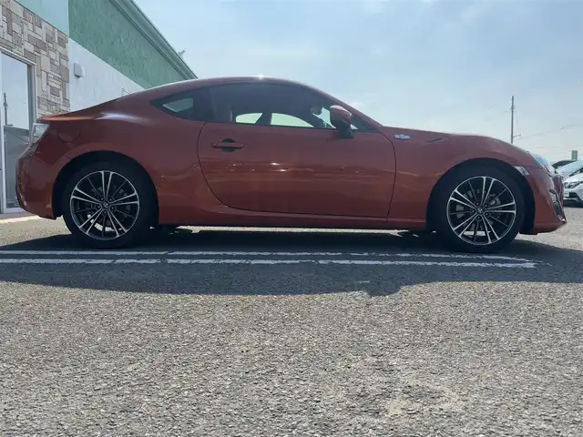 トヨタ ８６ GT 徳島県 2015(平27)年 2.9万km オレンジメタリック ケンウッドメモリナビ　MDVーZ701W/(AM.FM.CD.BT.TV)/クルーズコントロール/純正アルミホイール/ＨＩＤヘッドライト/純正フロアマット/前方ドライブレコーダー MDVーZ701W/オートライト/オートエアコン/６速マニュアル/プッシュスタート