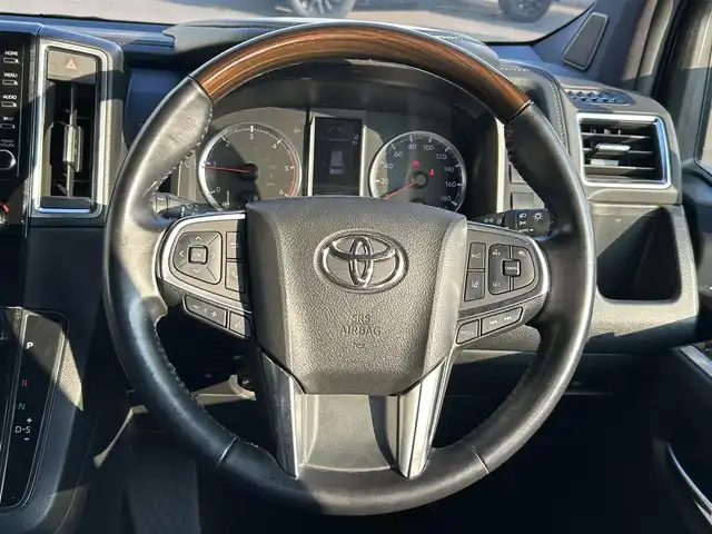 トヨタ グランエース プレミアム 愛知県 2020(令2)年 4.4万km ホワイトパールクリスタルシャイン 純正ナビ/(BT/AM/FM/USB/Miracast/CD/DVD)/フルセグTV/プリクラッシュセーフティシステム/パノラミックビューモニター/コーナーセンサー/レーダークルーズコントロール/パーキングサポートブレーキ/横滑り防止装置/ロードサインアシスト/デジタルインナーミラー/リヤフリップダウンモニター/ビルトインETC/全席シートヒーター/全席パワーシート/両側パワースライドドア/純正17インチAW/LEDヘッドライト/フォグランプ/プッシュスタート/スマートキー/純正フロアマット