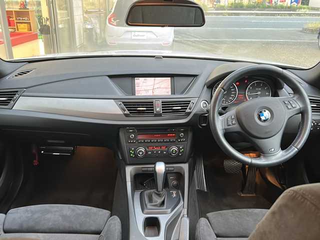 ＢＭＷ Ｘ１ 埼玉県 2011(平23)年 6.9万km アルピンホワイトⅢ ETC /純正ナビ AM/FM/ルーフレール/TRC /社外DVDプレイヤー/純正フロアマット/オートライト/LEDヘッドライト/保証書/取扱説明書