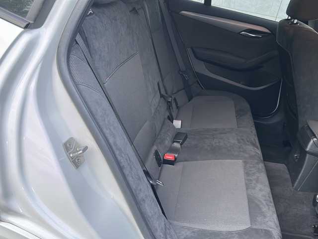 ＢＭＷ Ｘ１ 埼玉県 2011(平23)年 6.9万km アルピンホワイトⅢ ETC /純正ナビ AM/FM/ルーフレール/TRC /社外DVDプレイヤー/純正フロアマット/オートライト/LEDヘッドライト/保証書/取扱説明書