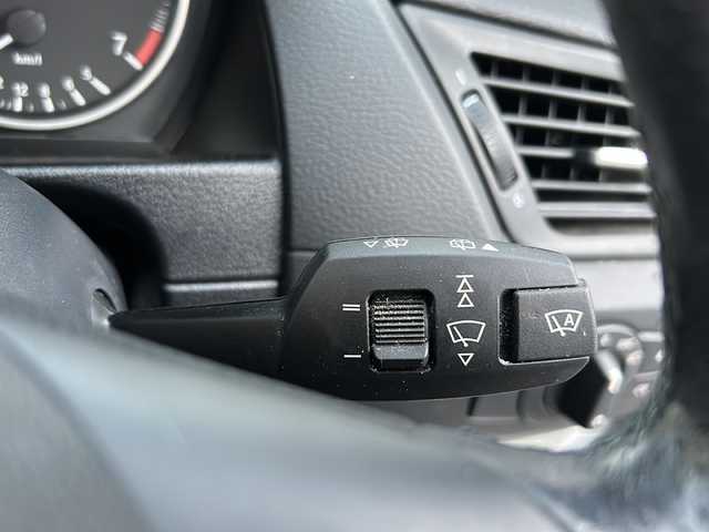 ＢＭＷ Ｘ１ 埼玉県 2011(平23)年 6.9万km アルピンホワイトⅢ ETC /純正ナビ AM/FM/ルーフレール/TRC /社外DVDプレイヤー/純正フロアマット/オートライト/LEDヘッドライト/保証書/取扱説明書