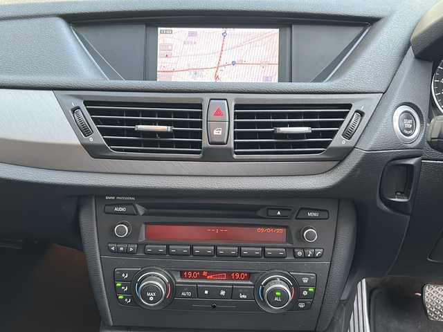 ＢＭＷ Ｘ１ 埼玉県 2011(平23)年 6.9万km アルピンホワイトⅢ ETC /純正ナビ AM/FM/ルーフレール/TRC /社外DVDプレイヤー/純正フロアマット/オートライト/LEDヘッドライト/保証書/取扱説明書