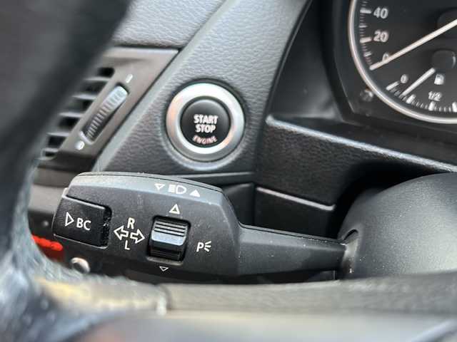 ＢＭＷ Ｘ１ 埼玉県 2011(平23)年 6.9万km アルピンホワイトⅢ ETC /純正ナビ AM/FM/ルーフレール/TRC /社外DVDプレイヤー/純正フロアマット/オートライト/LEDヘッドライト/保証書/取扱説明書