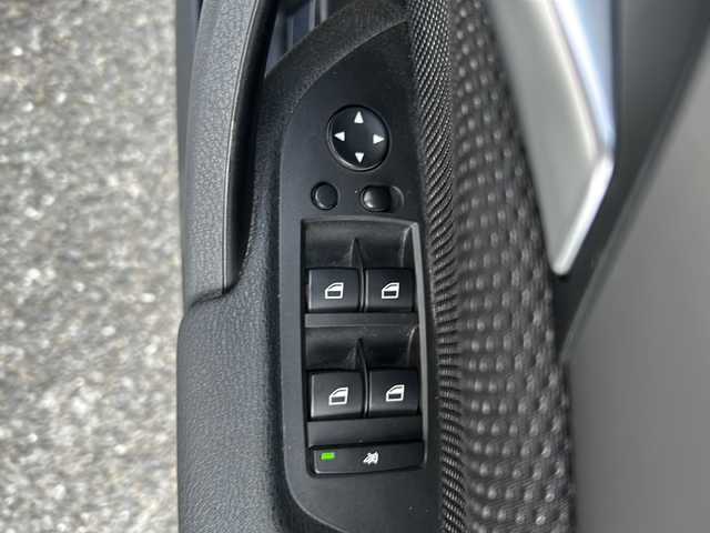 ＢＭＷ Ｘ１ 埼玉県 2011(平23)年 6.9万km アルピンホワイトⅢ ETC /純正ナビ AM/FM/ルーフレール/TRC /社外DVDプレイヤー/純正フロアマット/オートライト/LEDヘッドライト/保証書/取扱説明書