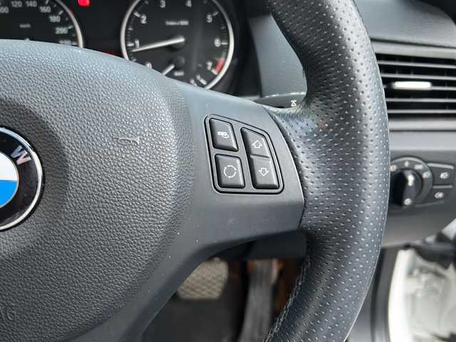 ＢＭＷ Ｘ１ 埼玉県 2011(平23)年 6.9万km アルピンホワイトⅢ ETC /純正ナビ AM/FM/ルーフレール/TRC /社外DVDプレイヤー/純正フロアマット/オートライト/LEDヘッドライト/保証書/取扱説明書