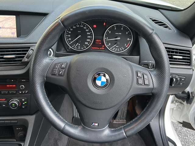 ＢＭＷ Ｘ１ 埼玉県 2011(平23)年 6.9万km アルピンホワイトⅢ ETC /純正ナビ AM/FM/ルーフレール/TRC /社外DVDプレイヤー/純正フロアマット/オートライト/LEDヘッドライト/保証書/取扱説明書
