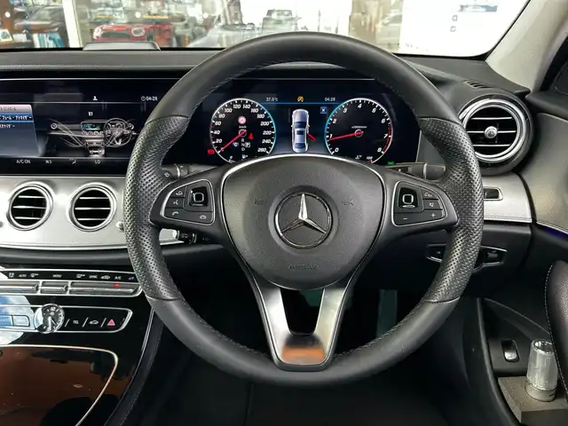 メルセデス・ベンツ Ｅ２００ 4マチック アバンギャルド 富山県 2018(平30)年 4.5万km パール HDDナビ/AM/FMラジオ/フルセグTV/Bluetooth接続/360°カメラ/４WD/アイドリングストップ/ACC/パワーバックドア/前後ドラレコ/D/N席パワーシート/全席シートヒーター/アンビエントライト