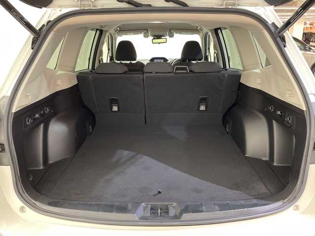 スバル フォレスター ハイブリッド アドバンス 愛媛県 2019(平31)年 5.8万km クリスタルホワイトP 純正ナビ/フルセグ／Ｂｌｕｅｔｏｏｔｈ／ＵＳＢ/バックカメラ/衝突被害軽減ブレーキ/レーダークルーズコントロール/ＥＴＣ/前方ドライブレコーダー/パワーバックドア/全席シートヒーター/DN席パワーシート/前後コーナーセンサー/レーンキープアシスト/ダウンヒルアシストコントロール/LEDヘッドライト