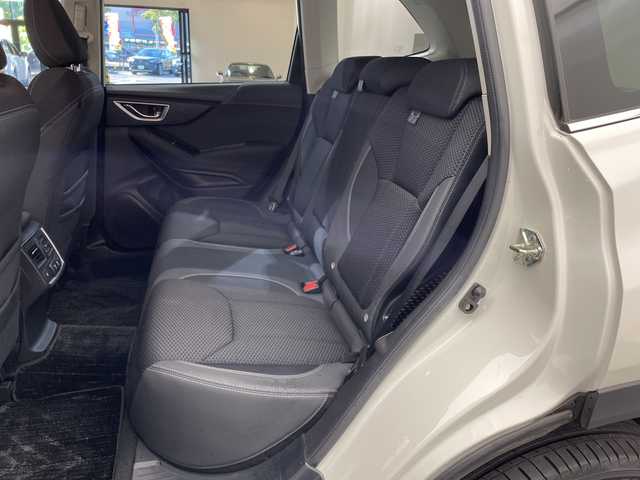 スバル フォレスター ハイブリッド アドバンス 愛媛県 2019(平31)年 5.8万km クリスタルホワイトP 純正ナビ/フルセグ／Ｂｌｕｅｔｏｏｔｈ／ＵＳＢ/バックカメラ/衝突被害軽減ブレーキ/レーダークルーズコントロール/ＥＴＣ/前方ドライブレコーダー/パワーバックドア/全席シートヒーター/DN席パワーシート/前後コーナーセンサー/レーンキープアシスト/ダウンヒルアシストコントロール/LEDヘッドライト