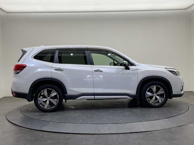 スバル フォレスター ハイブリッド アドバンス 愛媛県 2019(平31)年 5.8万km クリスタルホワイトP 純正ナビ/フルセグ／Ｂｌｕｅｔｏｏｔｈ／ＵＳＢ/バックカメラ/衝突被害軽減ブレーキ/レーダークルーズコントロール/ＥＴＣ/前方ドライブレコーダー/パワーバックドア/全席シートヒーター/DN席パワーシート/前後コーナーセンサー/レーンキープアシスト/ダウンヒルアシストコントロール/LEDヘッドライト