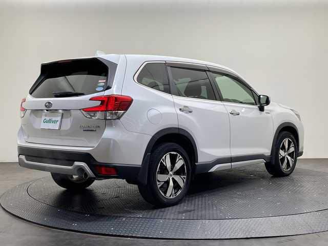 スバル フォレスター ハイブリッド アドバンス 愛媛県 2019(平31)年 5.8万km クリスタルホワイトP 純正ナビ/フルセグ／Ｂｌｕｅｔｏｏｔｈ／ＵＳＢ/バックカメラ/衝突被害軽減ブレーキ/レーダークルーズコントロール/ＥＴＣ/前方ドライブレコーダー/パワーバックドア/全席シートヒーター/DN席パワーシート/前後コーナーセンサー/レーンキープアシスト/ダウンヒルアシストコントロール/LEDヘッドライト