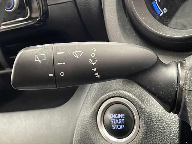 トヨタ ヤリスクロス G 道央・札幌 2021(令3)年 4.9万km ホワイトパールクリスタルシャイン ・ワンオーナー/・4WD/・寒冷地仕様/・純正ディスプレイオーディオ/・ナビ/BT/・パノラミックビューモニター/・純正エンジンスターター/・ドライブレコーダー/・トヨタセーフティセンス/・プリクラッシュセーフティ/・レーダークルーズコントロール/・レーントレーシングアシスト/・ブラインドスポットモニター/・クリアランスソナー/・リヤクロストラフィックアラート/・パーキングサポートブレーキ/・ロードサインアシスト/・オートマチックハイビーム/・ワイパーデアイサー/・ステアリングヒーター/・ビルトインETC/・横滑り防止/・前席シートヒーター/・LEDヘッドライト/・プッシュスタート/・スマートキー/・ドアバイザー/・電格ミラー/・ミラーヒーター/・冬タイヤ純正16インチAW積込