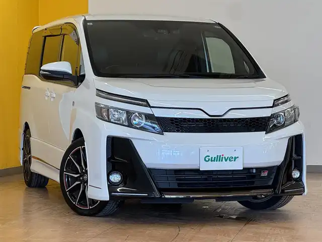 トヨタ ヴォクシー ZS GRスポーツ 群馬県 2019(令1)年 5.5万km ホワイトパールクリスタルシャイン セーフティセンス/純正10インチSDナビ/　　CD/DVD/BT/フルセグ/MSV/USB/HDMI/バックカメラ/両側パワースライドドア/クルーズコントロール/LEDオートライト/オートハイビーム/ハーフレザーシート/純正18インチAW/ドライブレコーダー/ステアリングスイッチ/オートリトラクタブルミラー/アイドリングストップ/横滑り防止装置/スマートキー/ビルトインETC2.0