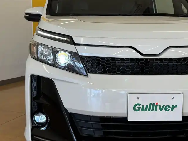 トヨタ ヴォクシー ZS GRスポーツ 群馬県 2019(令1)年 5.5万km ホワイトパールクリスタルシャイン セーフティセンス/純正10インチSDナビ/　　CD/DVD/BT/フルセグ/MSV/USB/HDMI/バックカメラ/両側パワースライドドア/クルーズコントロール/LEDオートライト/オートハイビーム/ハーフレザーシート/純正18インチAW/ドライブレコーダー/ステアリングスイッチ/オートリトラクタブルミラー/アイドリングストップ/横滑り防止装置/スマートキー/ビルトインETC2.0