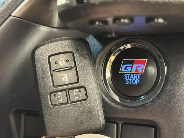 トヨタ ヴォクシー ZS GRスポーツ 群馬県 2019(令1)年 5.5万km ホワイトパールクリスタルシャイン セーフティセンス/純正10インチSDナビ/　　CD/DVD/BT/フルセグ/MSV/USB/HDMI/バックカメラ/両側パワースライドドア/クルーズコントロール/LEDオートライト/オートハイビーム/ハーフレザーシート/純正18インチAW/ドライブレコーダー/ステアリングスイッチ/オートリトラクタブルミラー/アイドリングストップ/横滑り防止装置/スマートキー/ビルトインETC2.0