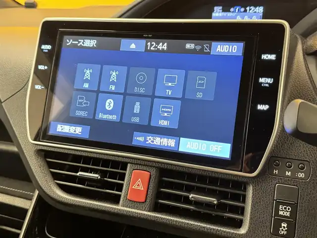 トヨタ ヴォクシー ZS GRスポーツ 群馬県 2019(令1)年 5.5万km ホワイトパールクリスタルシャイン セーフティセンス/純正10インチSDナビ/　　CD/DVD/BT/フルセグ/MSV/USB/HDMI/バックカメラ/両側パワースライドドア/クルーズコントロール/LEDオートライト/オートハイビーム/ハーフレザーシート/純正18インチAW/ドライブレコーダー/ステアリングスイッチ/オートリトラクタブルミラー/アイドリングストップ/横滑り防止装置/スマートキー/ビルトインETC2.0