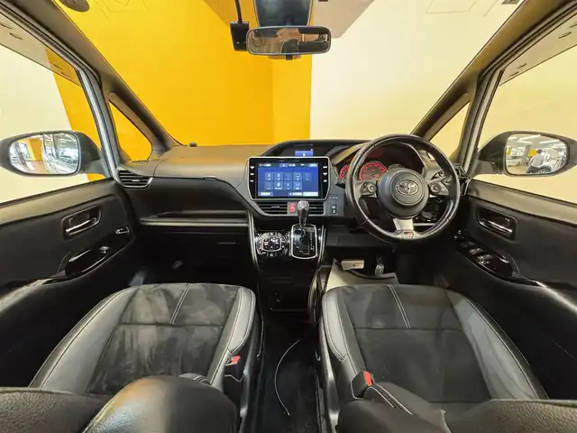 トヨタ ヴォクシー ZS GRスポーツ 群馬県 2019(令1)年 5.5万km ホワイトパールクリスタルシャイン セーフティセンス/純正10インチSDナビ/　　CD/DVD/BT/フルセグ/MSV/USB/HDMI/バックカメラ/両側パワースライドドア/クルーズコントロール/LEDオートライト/オートハイビーム/ハーフレザーシート/純正18インチAW/ドライブレコーダー/ステアリングスイッチ/オートリトラクタブルミラー/アイドリングストップ/横滑り防止装置/スマートキー/ビルトインETC2.0
