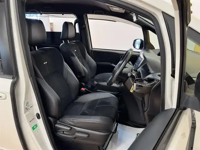 トヨタ ヴォクシー ZS GRスポーツ 群馬県 2019(令1)年 5.5万km ホワイトパールクリスタルシャイン セーフティセンス/純正10インチSDナビ/　　CD/DVD/BT/フルセグ/MSV/USB/HDMI/バックカメラ/両側パワースライドドア/クルーズコントロール/LEDオートライト/オートハイビーム/ハーフレザーシート/純正18インチAW/ドライブレコーダー/ステアリングスイッチ/オートリトラクタブルミラー/アイドリングストップ/横滑り防止装置/スマートキー/ビルトインETC2.0