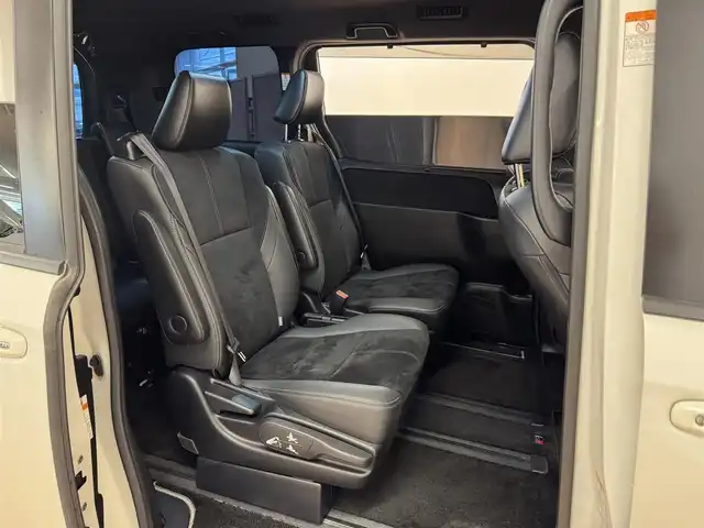 トヨタ ヴォクシー ZS GRスポーツ 群馬県 2019(令1)年 5.5万km ホワイトパールクリスタルシャイン セーフティセンス/純正10インチSDナビ/　　CD/DVD/BT/フルセグ/MSV/USB/HDMI/バックカメラ/両側パワースライドドア/クルーズコントロール/LEDオートライト/オートハイビーム/ハーフレザーシート/純正18インチAW/ドライブレコーダー/ステアリングスイッチ/オートリトラクタブルミラー/アイドリングストップ/横滑り防止装置/スマートキー/ビルトインETC2.0