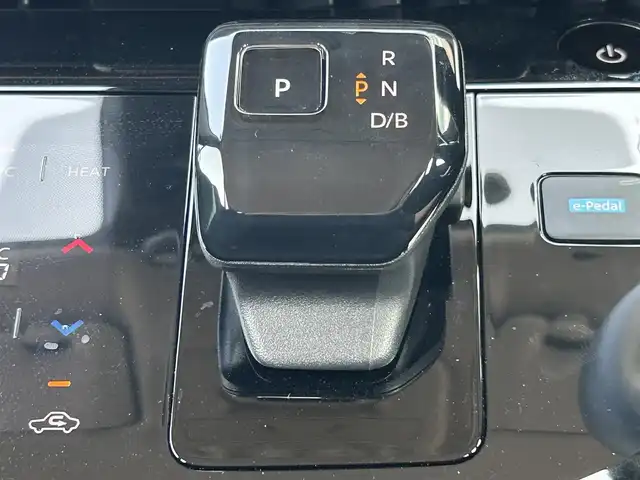 日産 サクラ X 兵庫県 2024(令6)年 0.3万km ブラック 純正ナビ　/USB入力端子　/AppleCarPlay　/全方位バックモニター/プロパイロット　/先進安全装備360°セーフティアシスト/インテリジェントエマージェンシーブレーキ/踏み間違え防止アシスト/車線逸脱防止支援システム/ふらつき警報/標識認識機能/ＬＥＤヘッドライト　/アイドリングストップ　/オートライト　/横滑り防止システム　/純正フロアマット