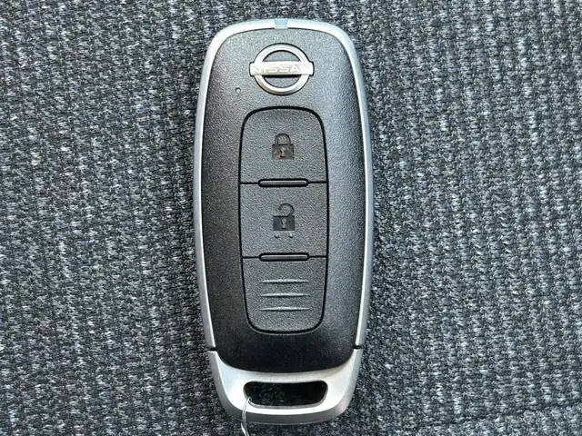 日産 サクラ X 兵庫県 2024(令6)年 0.3万km ブラック 純正ナビ　/USB入力端子　/AppleCarPlay　/全方位バックモニター/プロパイロット　/先進安全装備360°セーフティアシスト/インテリジェントエマージェンシーブレーキ/踏み間違え防止アシスト/車線逸脱防止支援システム/ふらつき警報/標識認識機能/ＬＥＤヘッドライト　/アイドリングストップ　/オートライト　/横滑り防止システム　/純正フロアマット