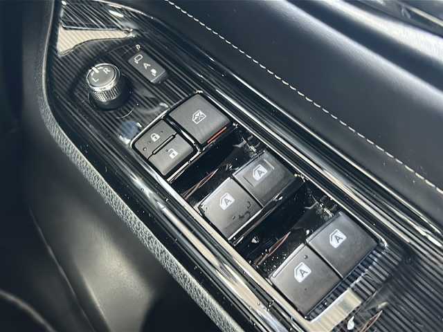 トヨタ エスクァイア ハイブリッド Gi プレミアムパッケージ 鳥取県 2020(令2)年 6万km ブラック ワンオーナー/７人乗り/ハーフレザーシート/ウッドコンビハンドル/両側パワースライド/純正８インチワイドナビ/フリップダウンモニター/フルセグ・Bluetooth/バックカメラ/前後ドライブレコーダー/プリクラッシュセーフティ/クリアランスソナー/レーンデパーチャー/オートハイビーム/クルーズコントロール/前席シートヒーター/ハンドルヒーター/LEDイルミネーション/nano-eエアコン/リアオートエアコン/センターコンソール/ハイマウントスピーカー/LEDヘッドライト/LEDフォグライト/オートリトラクトミラー/社外17インチAW(ワーク製）/社外ダブルホーン/ETCユニット/保証書・取説