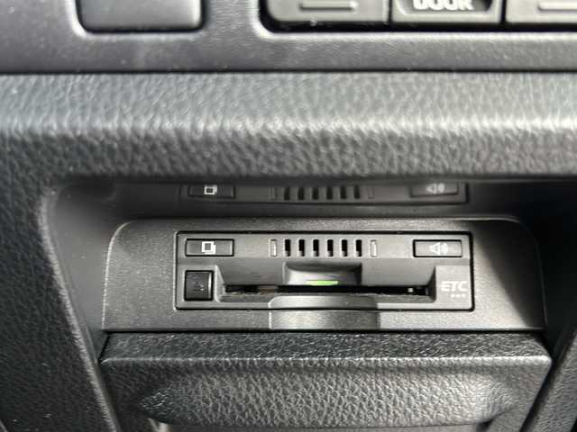 トヨタ エスクァイア ハイブリッド Gi プレミアムパッケージ 鳥取県 2020(令2)年 6万km ブラック ワンオーナー/７人乗り/ハーフレザーシート/ウッドコンビハンドル/両側パワースライド/純正８インチワイドナビ/フリップダウンモニター/フルセグ・Bluetooth/バックカメラ/前後ドライブレコーダー/プリクラッシュセーフティ/クリアランスソナー/レーンデパーチャー/オートハイビーム/クルーズコントロール/前席シートヒーター/ハンドルヒーター/LEDイルミネーション/nano-eエアコン/リアオートエアコン/センターコンソール/ハイマウントスピーカー/LEDヘッドライト/LEDフォグライト/オートリトラクトミラー/社外17インチAW(ワーク製）/社外ダブルホーン/ETCユニット/保証書・取説