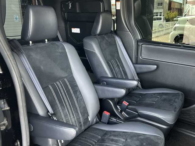 トヨタ エスクァイア ハイブリッド Gi プレミアムパッケージ 鳥取県 2020(令2)年 6万km ブラック ワンオーナー/７人乗り/ハーフレザーシート/ウッドコンビハンドル/両側パワースライド/純正８インチワイドナビ/フリップダウンモニター/フルセグ・Bluetooth/バックカメラ/前後ドライブレコーダー/プリクラッシュセーフティ/クリアランスソナー/レーンデパーチャー/オートハイビーム/クルーズコントロール/前席シートヒーター/ハンドルヒーター/LEDイルミネーション/nano-eエアコン/リアオートエアコン/センターコンソール/ハイマウントスピーカー/LEDヘッドライト/LEDフォグライト/オートリトラクトミラー/社外17インチAW(ワーク製）/社外ダブルホーン/ETCユニット/保証書・取説