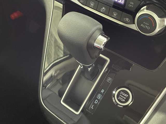 日産 セレナ ハイウェイスター V 神奈川県 2020(令2)年 3.7万km ブリリアントホワイトパール 純正７型SDナビゲーション/Bluetooth　フルセグ　USB　SD　CD　DVD　/アラウンドビューモニター/純正後席フリップダウンモニター/全方位運転支援システム/インテリジェントエマージェンシーブレーキ/標識認識機能/踏み間違い衝突防止支援システム/車線逸脱防止支援システム/車線逸脱警報/後側方衝突防止支援システム/後側方車両検知警報/後退時車両検知警報/クルーズコントロール/防水シート/ETC/ドライブレコーダー/アイドリングストップ/革巻きステアリング/ステアリングスイッチ/ステアリングヒーター/寒冷地仕様/インテリジェントキー/プッシュスタート/シートリフター/電動格納ミラー/ウインカーミラー/LEDヘッドライト/フォグライト/オートライト