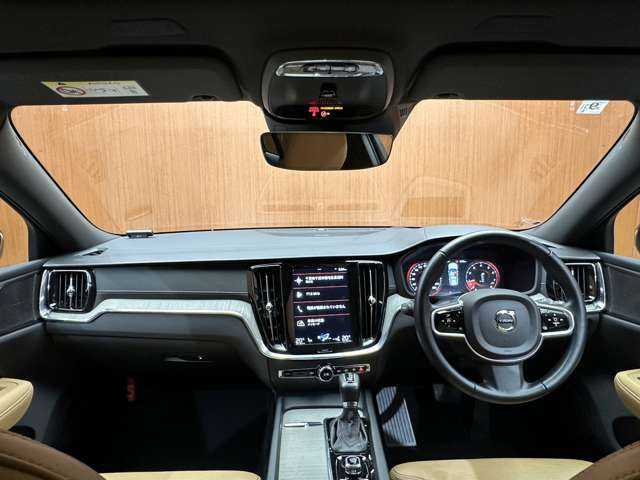 ボルボ Ｖ６０ クロスカントリー T5 AWD プロ 千葉県 2019(平31)年 3.6万km 黒 パノラマＳＲ　/純正ナビ　/３６０°カメラ　/ＡＣＣ　/ナッパレザーシート　/シートヒーター　/ベンチレーター　/パワーシート　/マッサージ機能　/ＬＥＤヘッドライト　/ハイビームアシスト　/自動駐車　/電動リアゲート