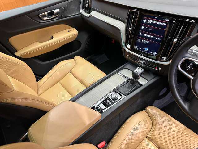 ボルボ Ｖ６０ クロスカントリー T5 AWD プロ 千葉県 2019(平31)年 3.6万km 黒 パノラマＳＲ　/純正ナビ　/３６０°カメラ　/ＡＣＣ　/ナッパレザーシート　/シートヒーター　/ベンチレーター　/パワーシート　/マッサージ機能　/ＬＥＤヘッドライト　/ハイビームアシスト　/自動駐車　/電動リアゲート