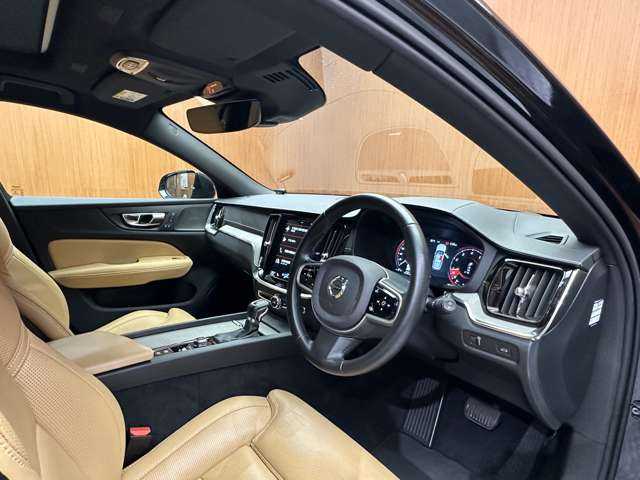 ボルボ Ｖ６０ クロスカントリー T5 AWD プロ 千葉県 2019(平31)年 3.6万km 黒 パノラマＳＲ　/純正ナビ　/３６０°カメラ　/ＡＣＣ　/ナッパレザーシート　/シートヒーター　/ベンチレーター　/パワーシート　/マッサージ機能　/ＬＥＤヘッドライト　/ハイビームアシスト　/自動駐車　/電動リアゲート