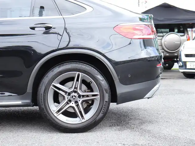 メルセデス・ベンツ Ｍ・ベンツ ＧＬＣ２２０ d 4マチック クーペ AMGライン 神奈川県 2023(令5)年 2.9万km 黒 ワンオーナー/ブラインドスポットモニター/ETC2.0 /ドラレコ前後/ヘッドアップディスプレイ/ガラススライディングルーフ/全席シートヒーター/D/N席エアーシート/アダクティブステアリング/純正メモリナビ/Bluetoothオーディオ/タイプC充電口×3/バックカメラ/アイドリングストップ/ウィンカーミラー/クルーズコントロール(追従機能あり)/プッシュスタート/純正19インチAW/純正フロアマット/純正LEDヘッドライト/コーナーセンサー前後/保証書/取説/スペアスマートキー