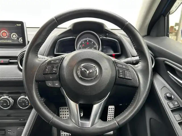 マツダ デミオ XD ブラックレザーリミテッド 埼玉県 2016(平28)年 5.8万km ダイナミックブルーマイカ 純正ナビ/(AM/FM/TV/BT/USB/AUX/SD/DVD)/フルセグTV/バックカメラ/MT車/純正ETCボックス/ブラインドスポットモニタリング/車線逸脱警報システム/アイドリングスポット/前席シートヒーター/アクティブドライビングディスプレイ/obulaマフラー（純正マフラー有）/オートライト/ステアリングスイッチ/プッシュスタート/車両／ナビ取扱説明書/保証書
