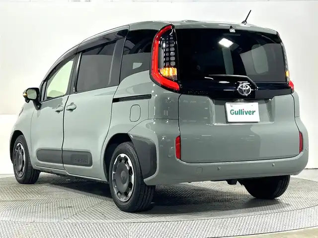 トヨタ シエンタ Z 大阪府 2023(令5)年 1.8万km アーバンカーキ 純正8incDオーディオナビ バックカメラ レーダークルコン 衝突軽減ブレーキ レーンアシスト オートハイビーム ブラインドSM 両側パワースライドドア クリアランスソナー 前後ドライブレコーダー ETC2.0